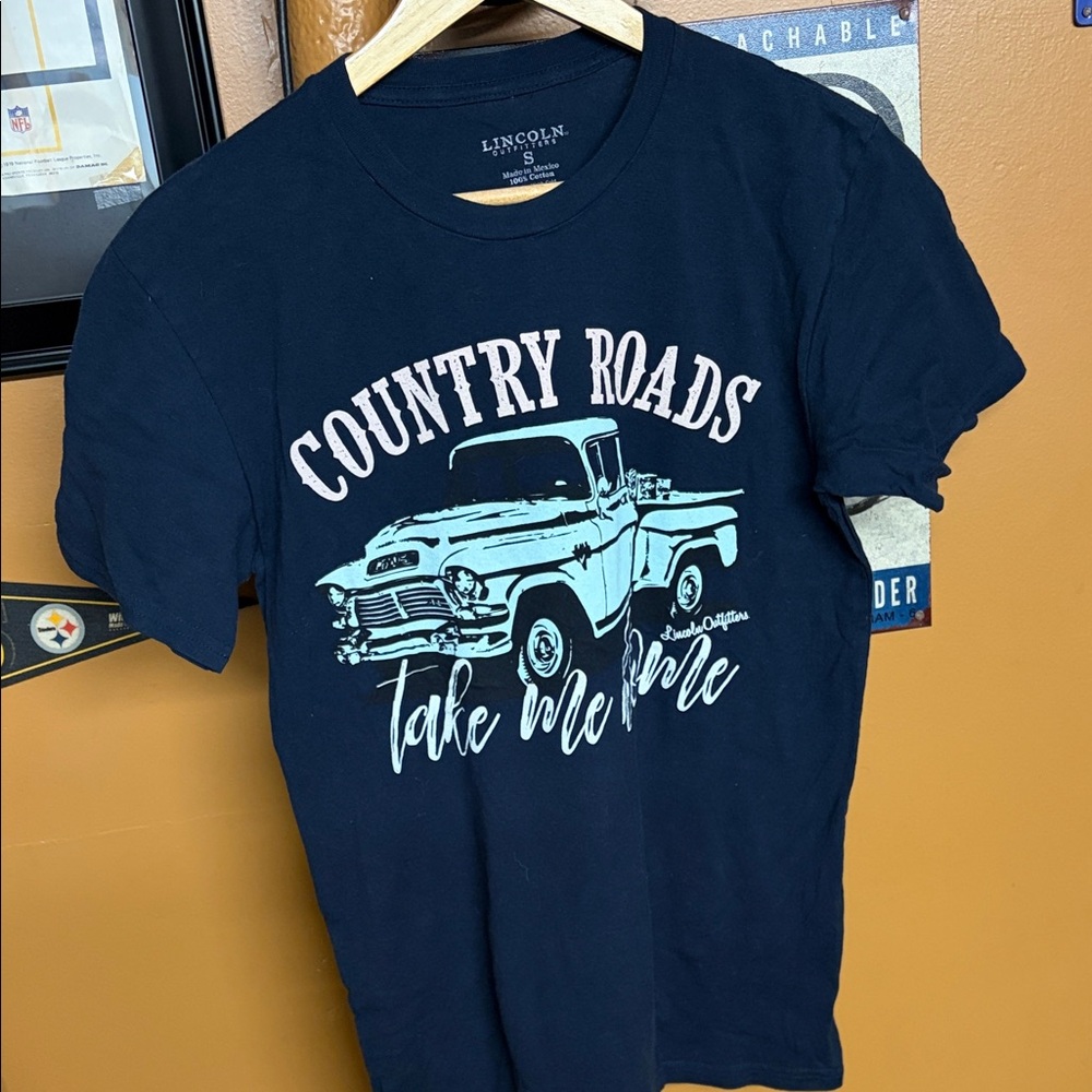 Lincoln outfitters t-shirt